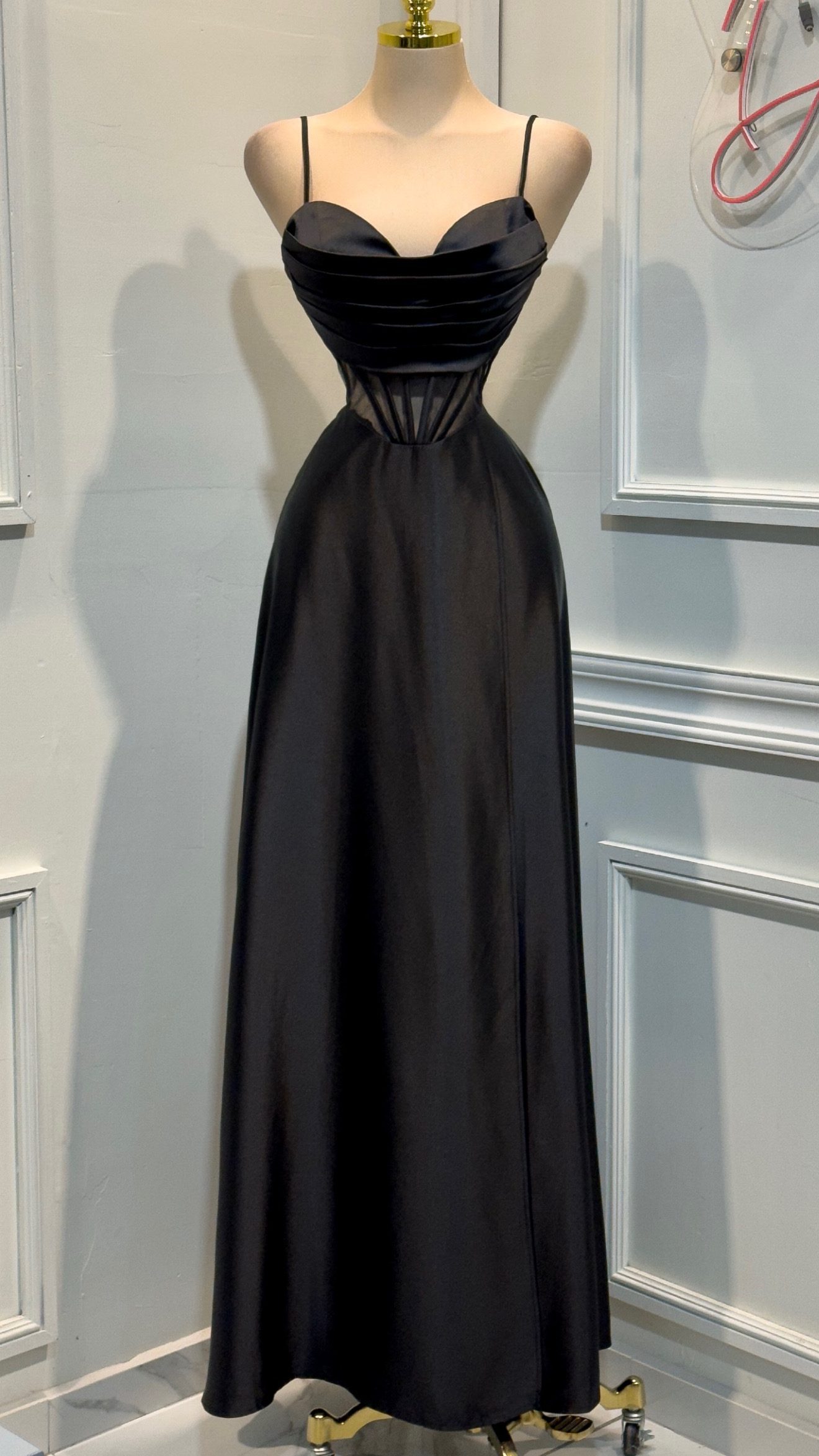 Vestido Negro Satinado - Image 4