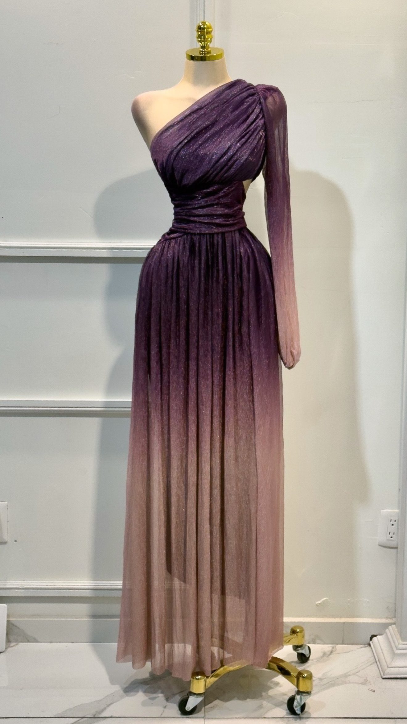 Vestido Morado De Un Hombro - Image 4