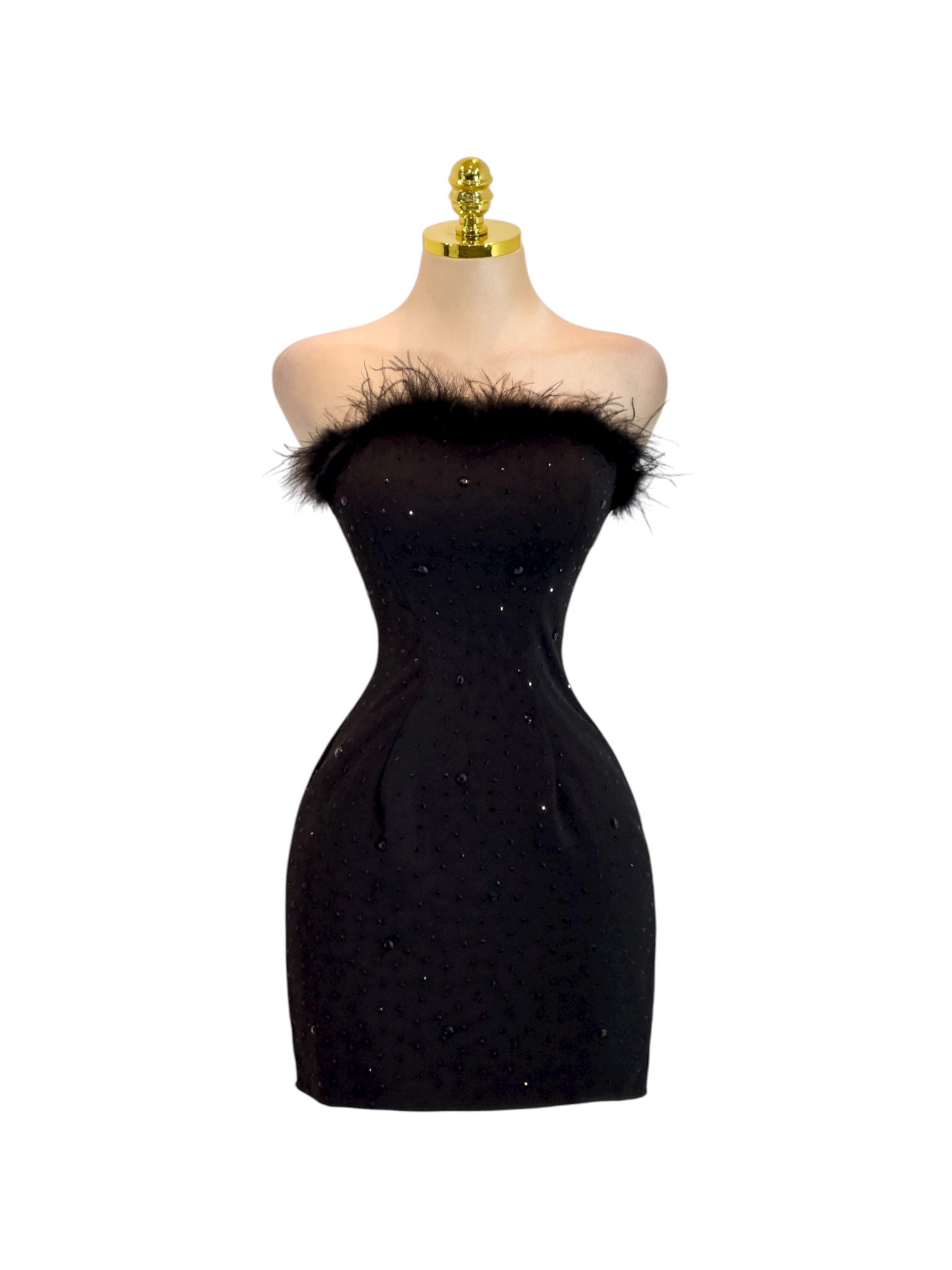 Vestido Negro Corto Strapless Con Plumas y Brillos - Image 3