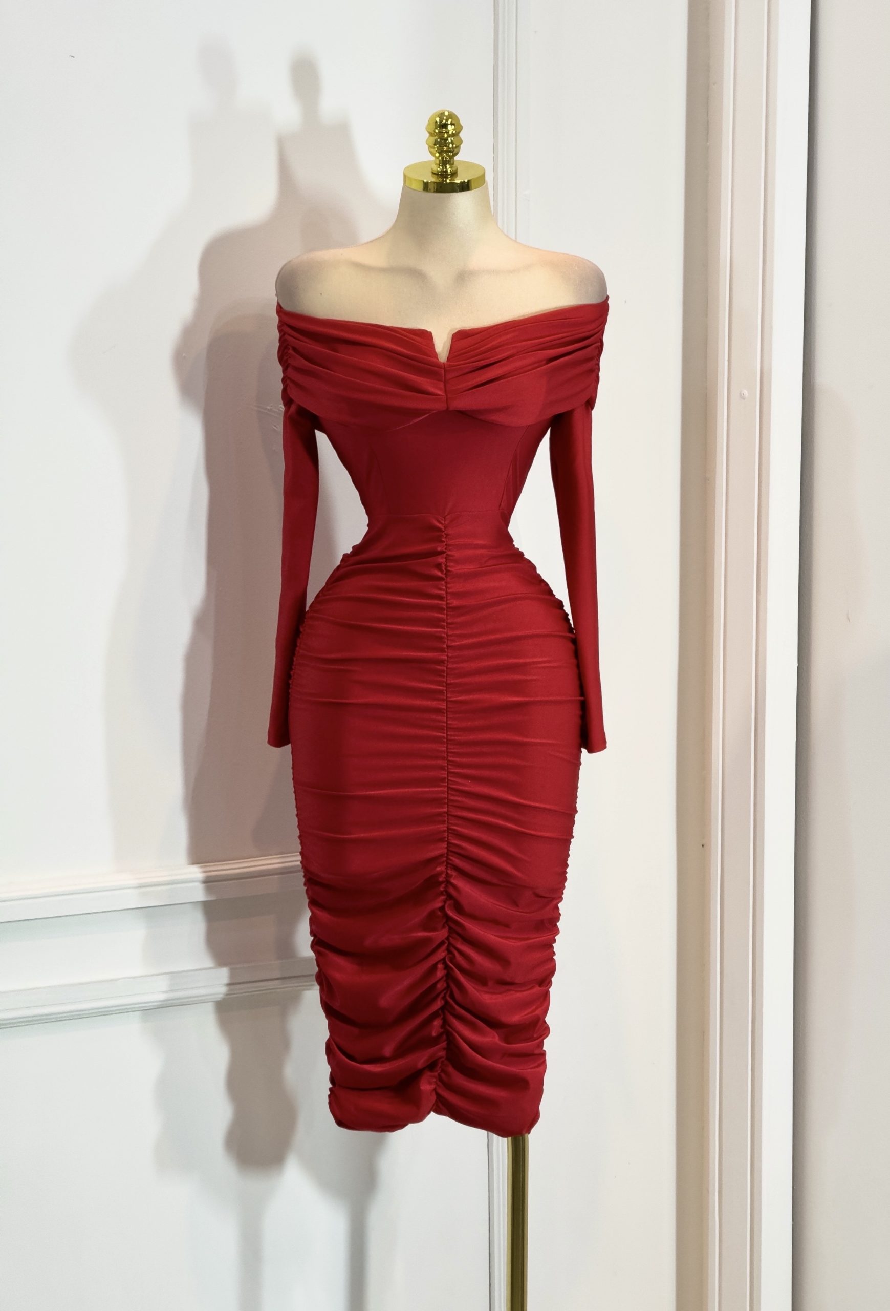 Vestido Rojo De Licra Con Mangas Largas - Image 4