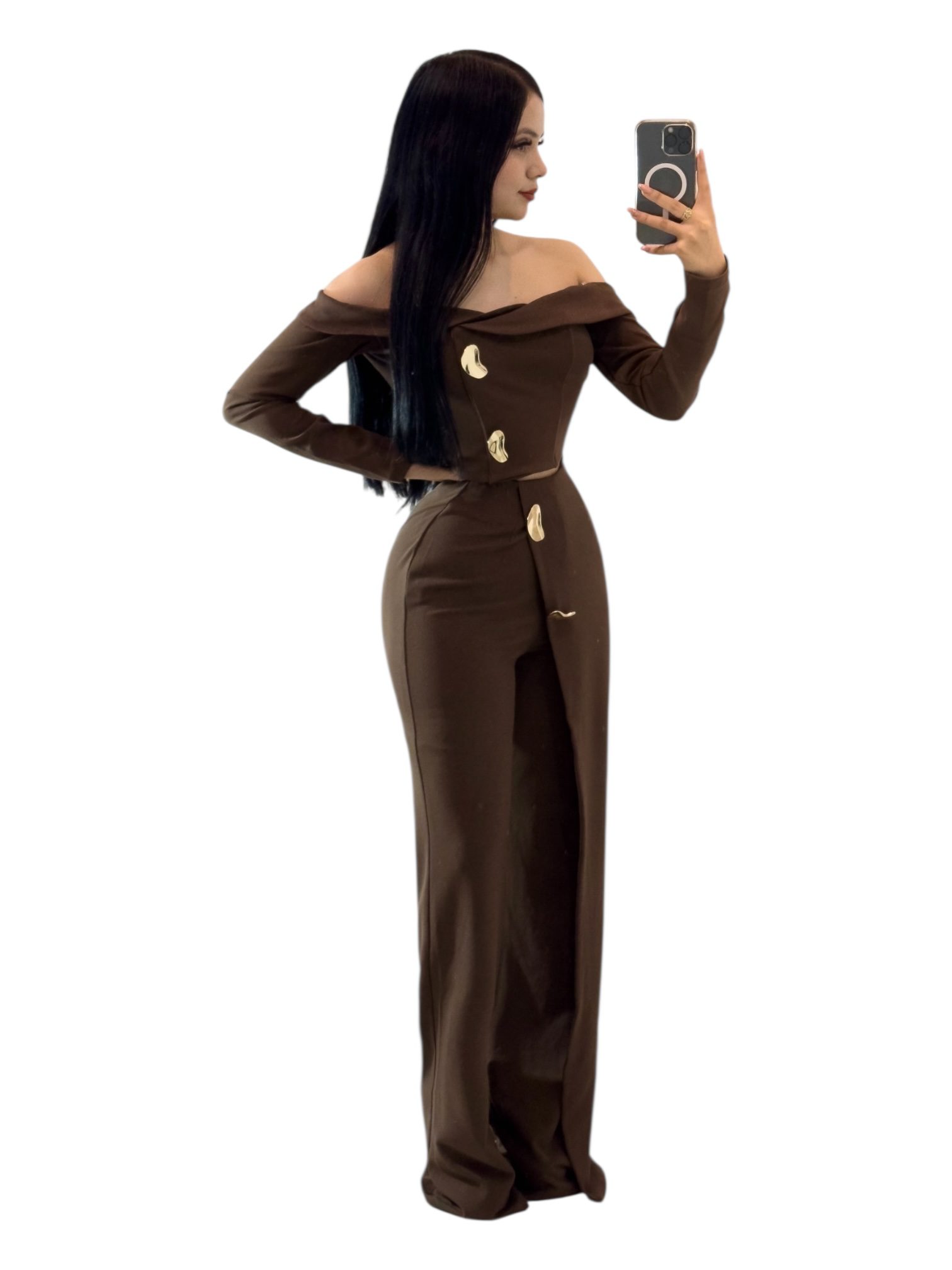 Conjunto Café Con Escote Caído Y Botones Dorados - Image 3