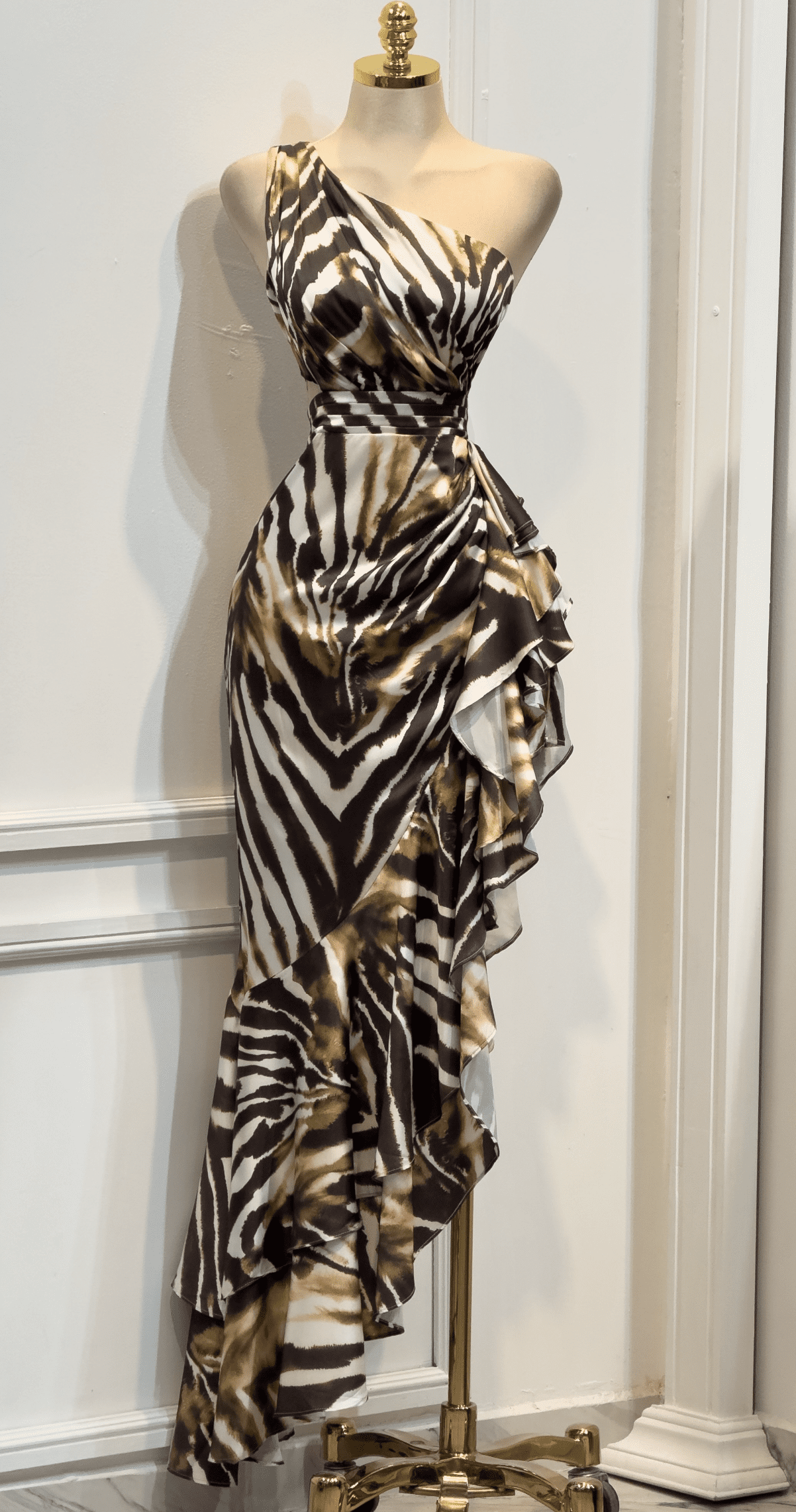 Vestido Largo Animal Print Asimétrico De Un Hombro Con Volantes Laterales - Image 4