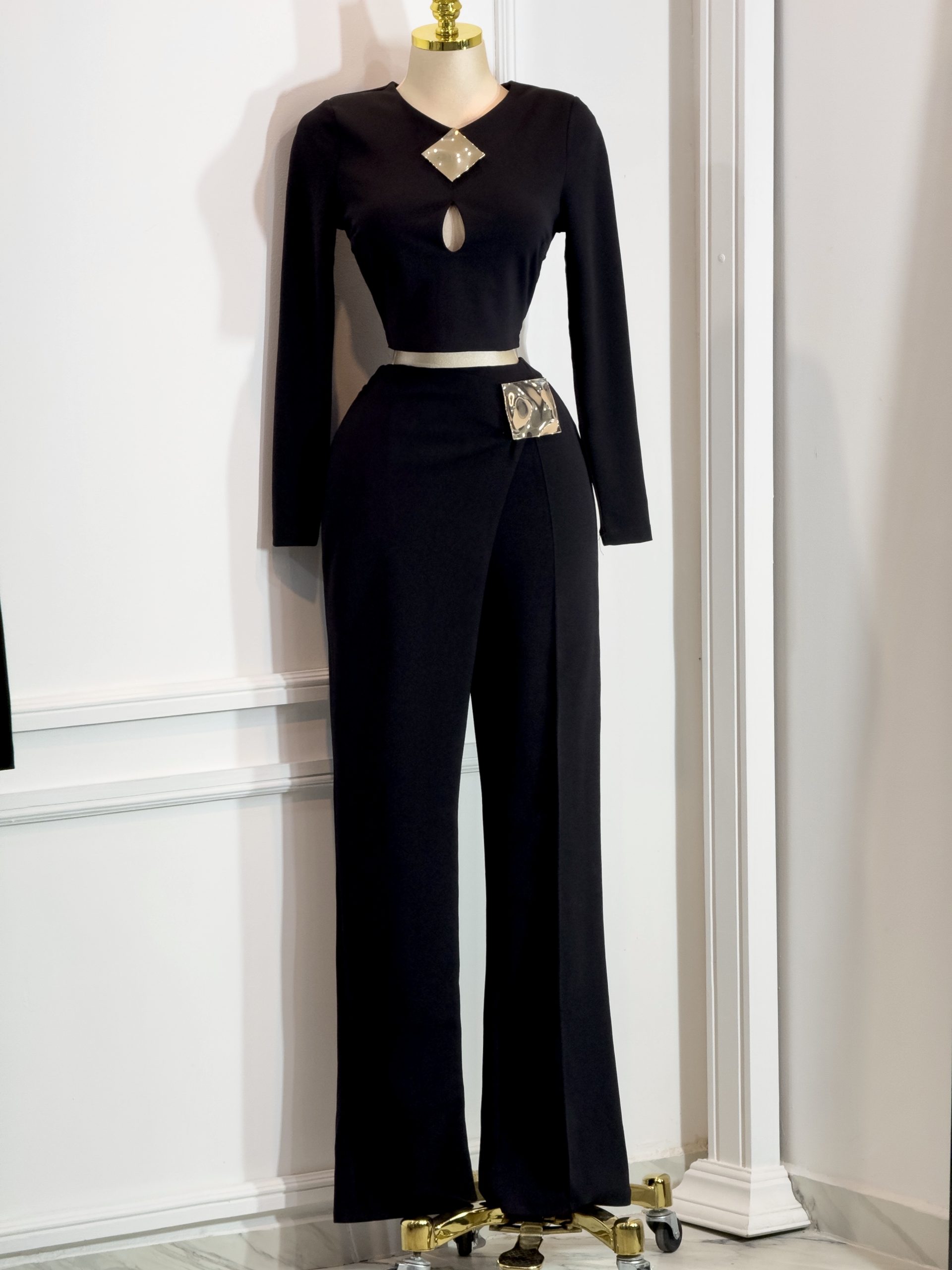 Conjunto Negro De Dos Piezas Con Manga Larga - Image 3