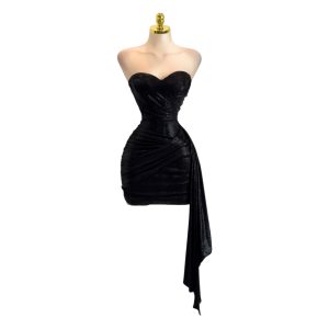 Vestido Corto Negro Strapless Con Fruncido Asimétrico