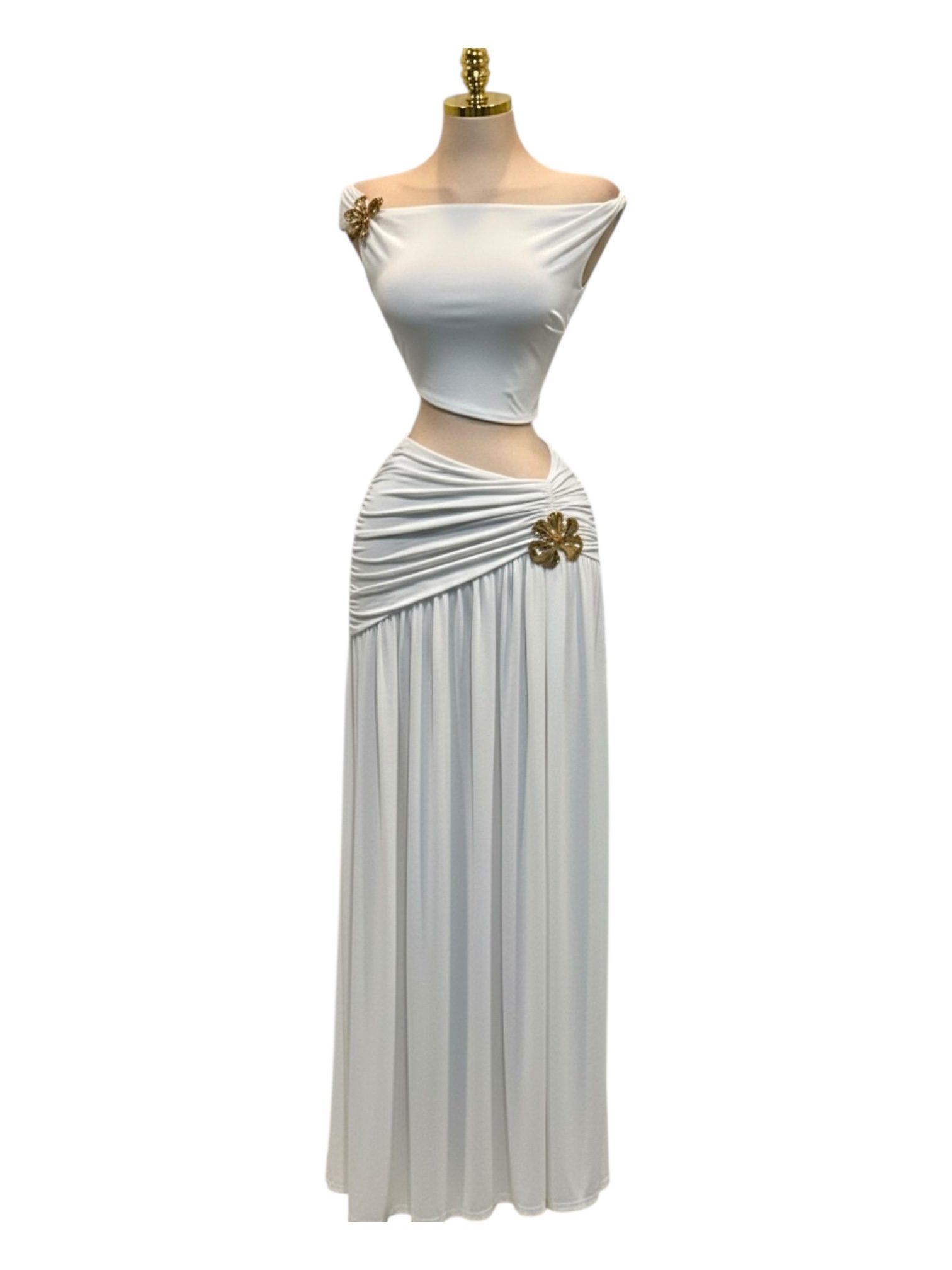 Conjunto Largo Blanco Con Fruncido Y Aplique Dorado - Image 2