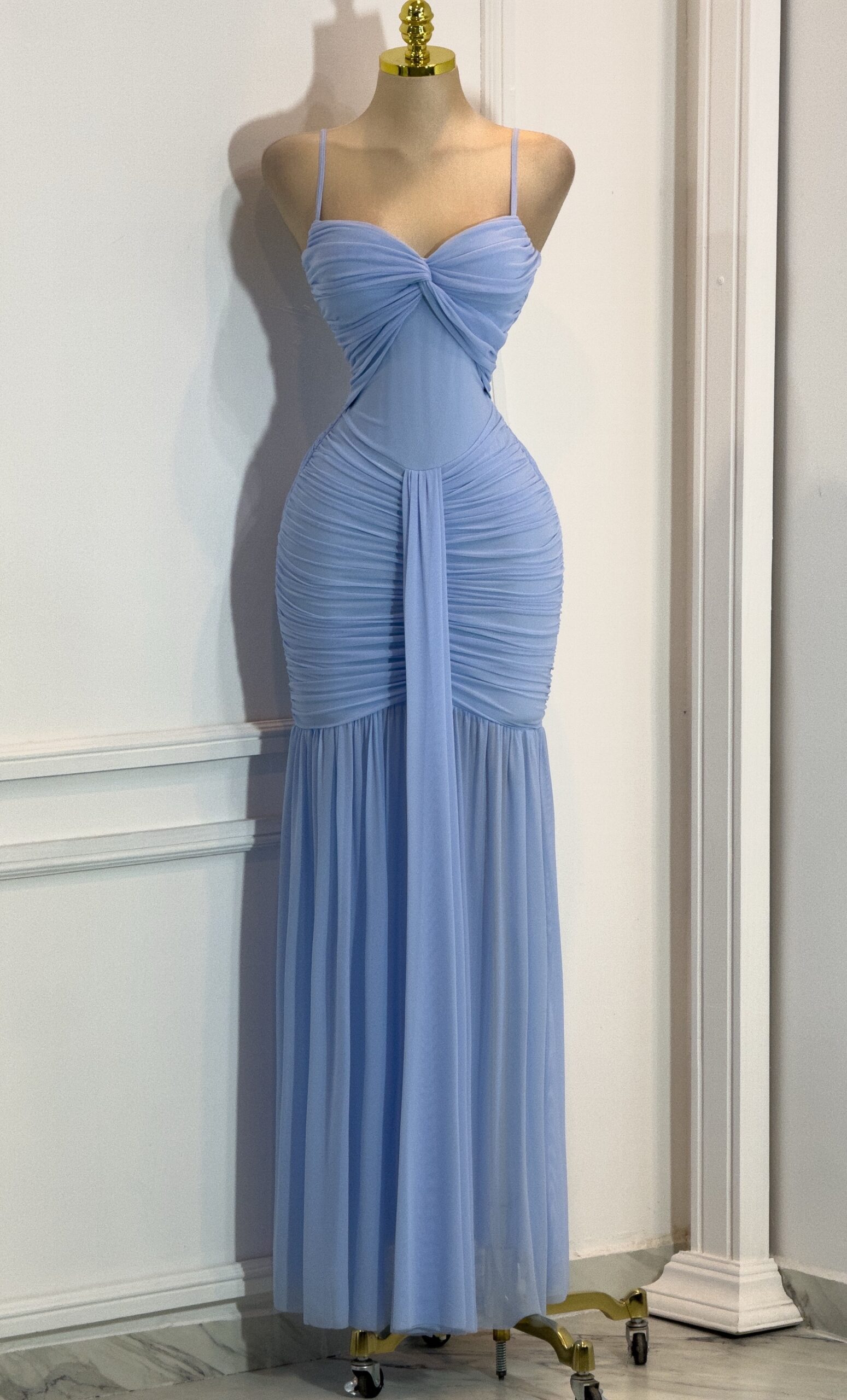 Vestido Largo Azul Cielo Con Fruncido Central - Image 4