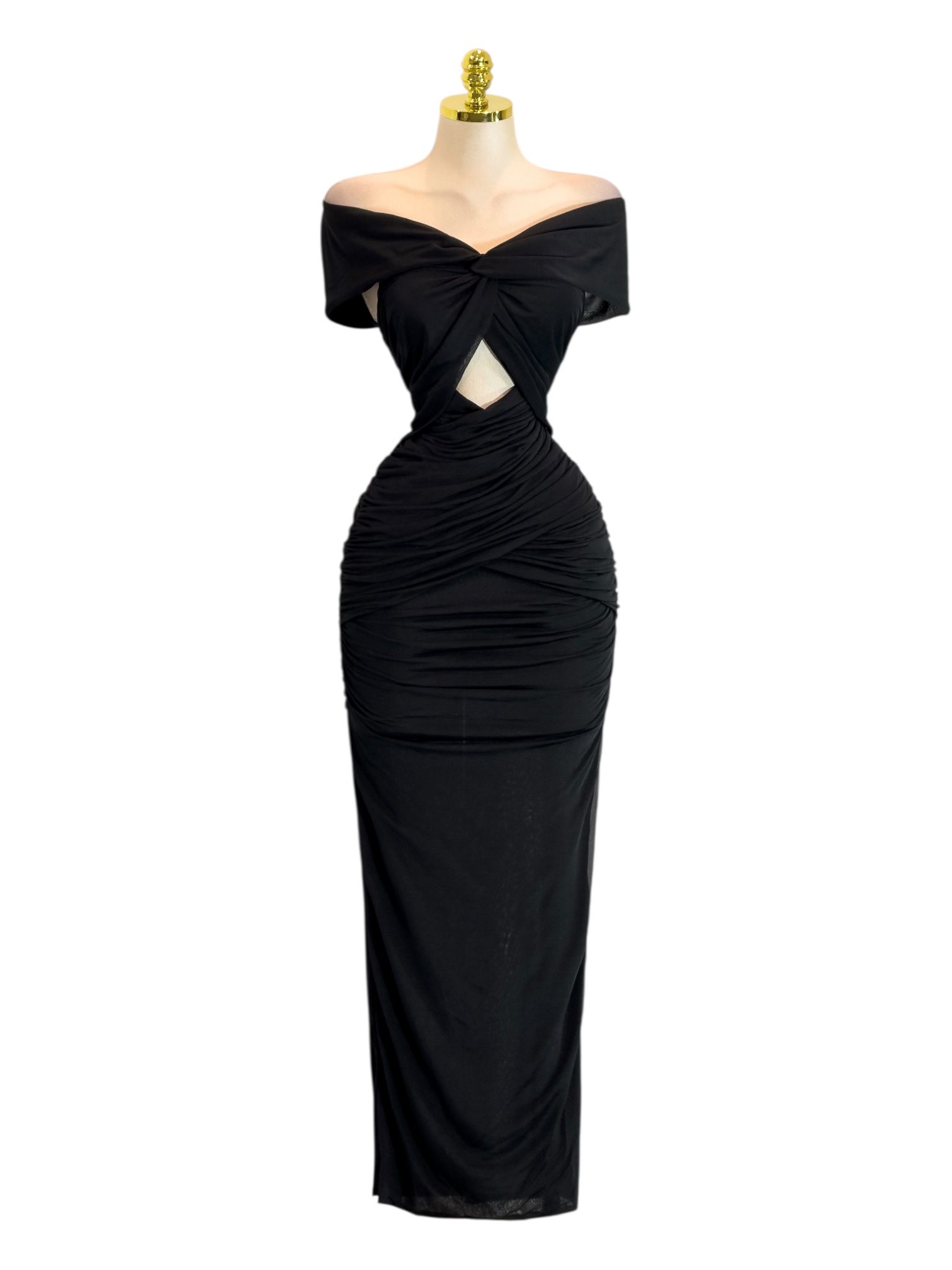 Vestido Largo Negro Con Abertura Central Y Fruncido Cruzado - Image 2