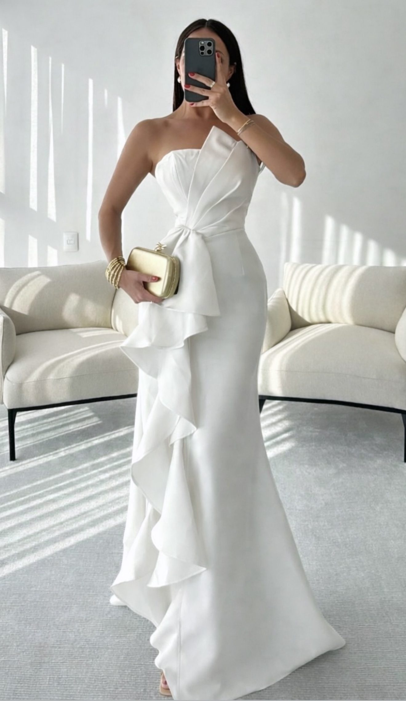 Vestido Largo Blanco StraplessCcon Moño Frontal Y Olanes Laterales - Image 3