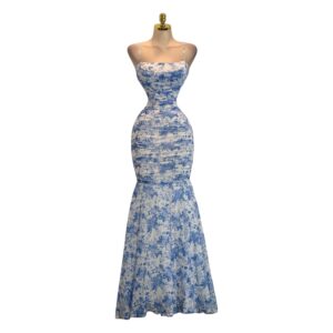 Vestido Blanco Con Estampado Azul Tipo Toile Y Corte Sirena