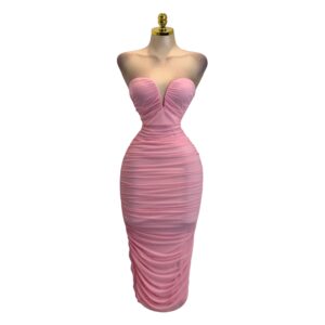 Vestido Midi Rosa Strapless Ajustado Con Drapeado Frontal