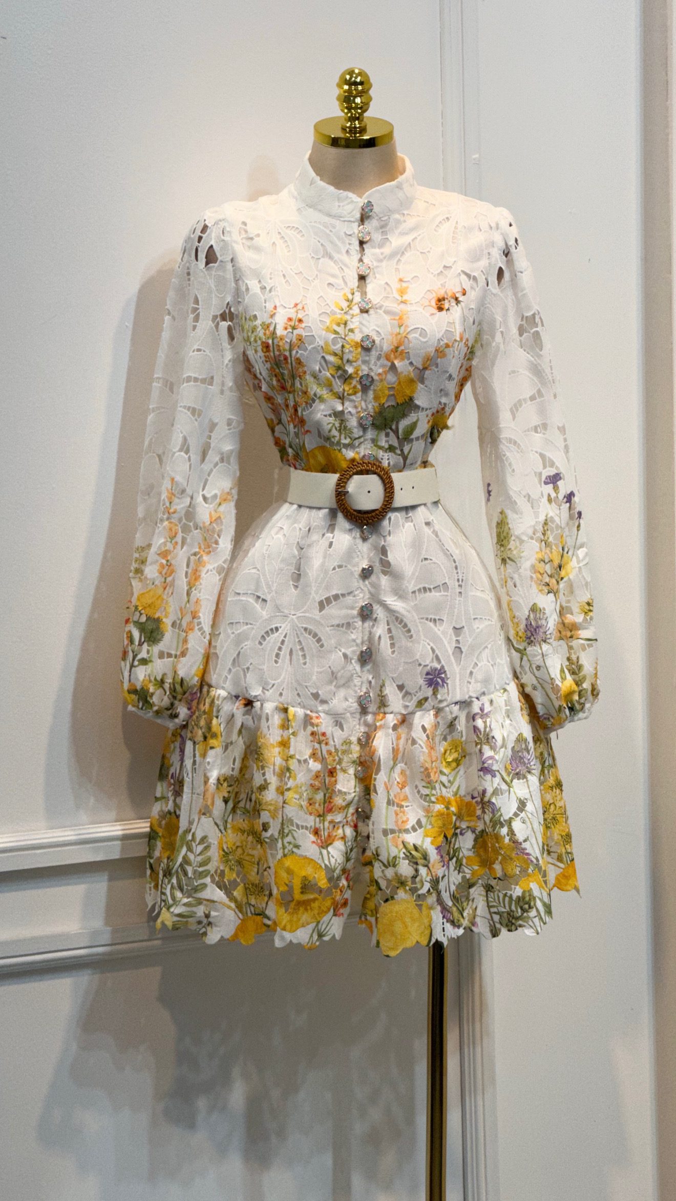 Vestido Blanco Floreadeo De Encaje - Image 4