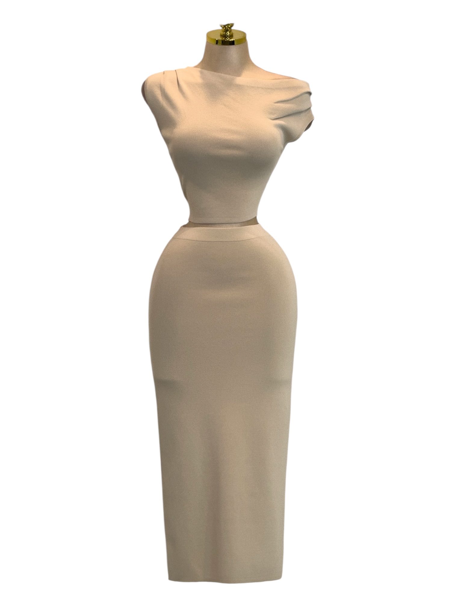 Conjunto Beige Ajustado De Top Asimétrico Y Falda Larga - Image 2