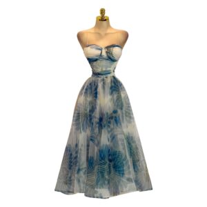 Vestido Midi Blanco Y Azul Strapless Con Falda Amplia Y Estampado Artístico