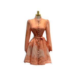 Vestido Corto Durazno De Manga Larga Con Botones Frontales Y Cinturón