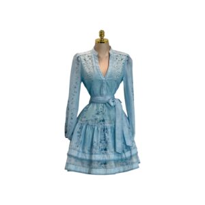 Vestido Corto Azul Claro De Manga Larga Con Escote En V