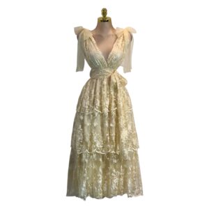 Vestido Midi Champagne De Encaje Bordado Con Escote