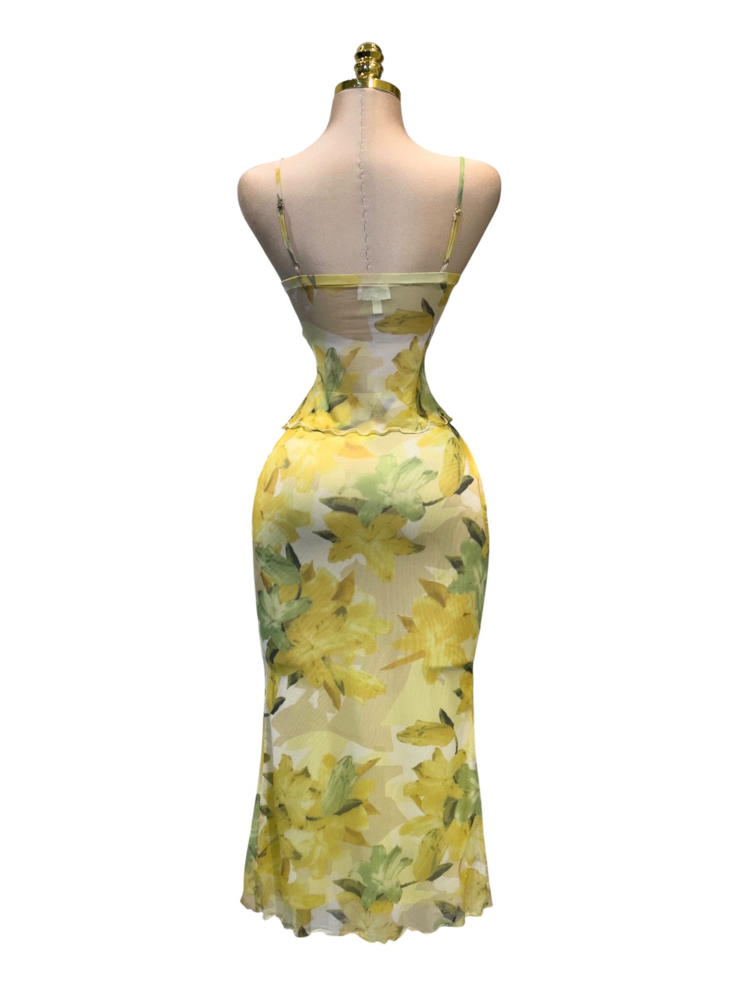 Conjuno Amarillo Floral Ajustado Con Tirantes Delgados - Image 3