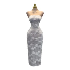 Vestido Blanco Aperlado Strapless Con Aplicaciones Florales En Relieve