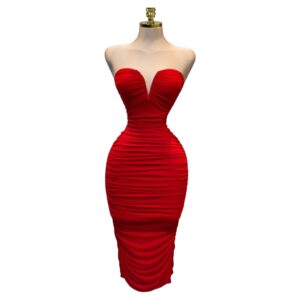Vestido Midi Rojo Strapless Con Escote Corazón Profundo Y Efecto Drapeado