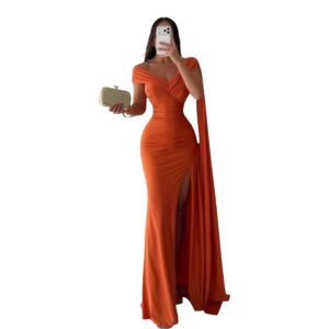 Vestido Naranja Con Escote Cruzado Abertura Lateral Y Capa Elegante