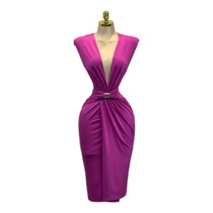 Vestido Fucsia Con Escote Profundo Y Aro Metálico Central