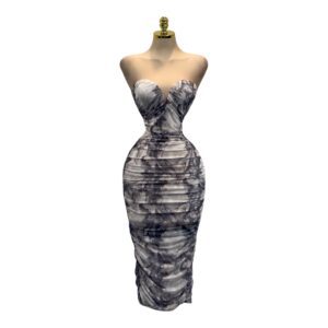 Vestido Midi Gris Marmoleado Strapless Con Escote Corazón Y Drapeado Ajustado