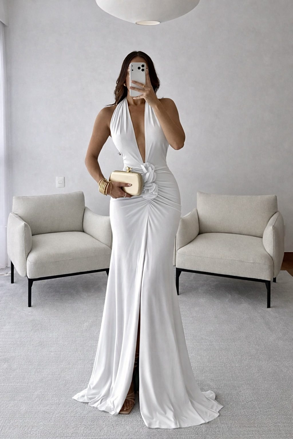 Vestido Blanco Con Escote Profundo Y Abertura Frontal - Image 4