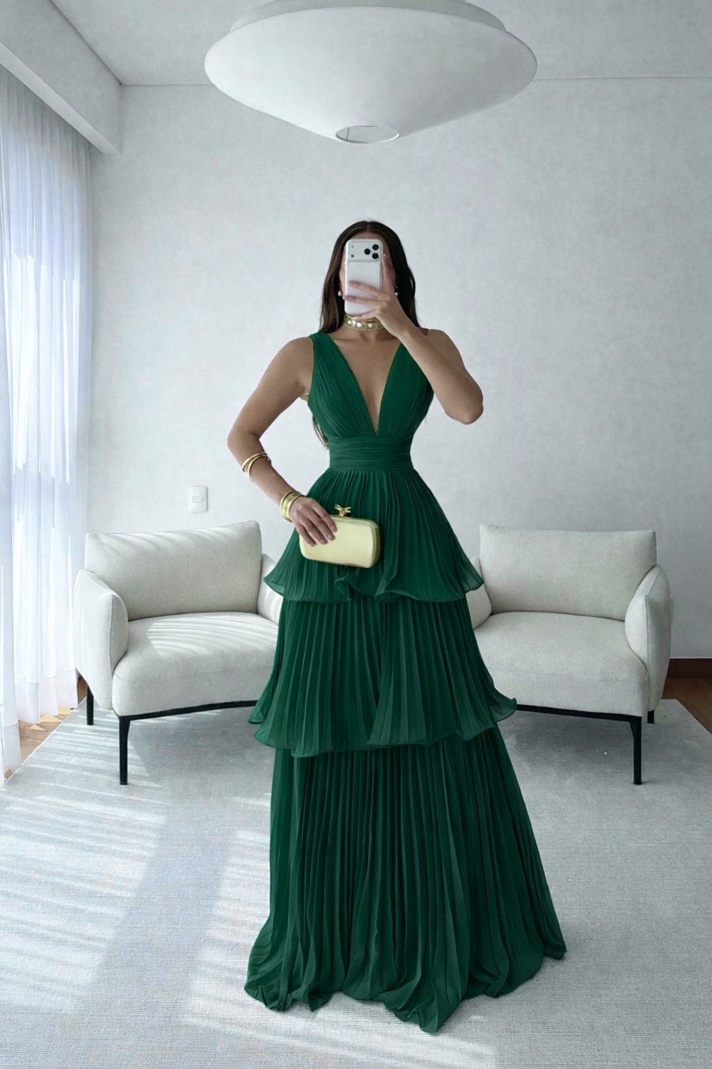 Vestido Verde Esmeralda Con Escote Profundo Y Falda Plisada En Capas - Image 4