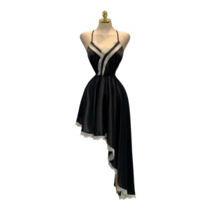 Vestido Asimétrico Negro Con Encaje Y Corte De Gala