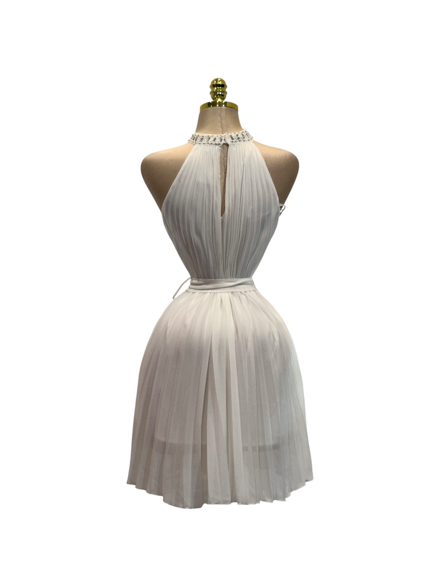 Vestido Blanco Con Cuello Halter De Pedrería Y Falda Plisada - Image 3