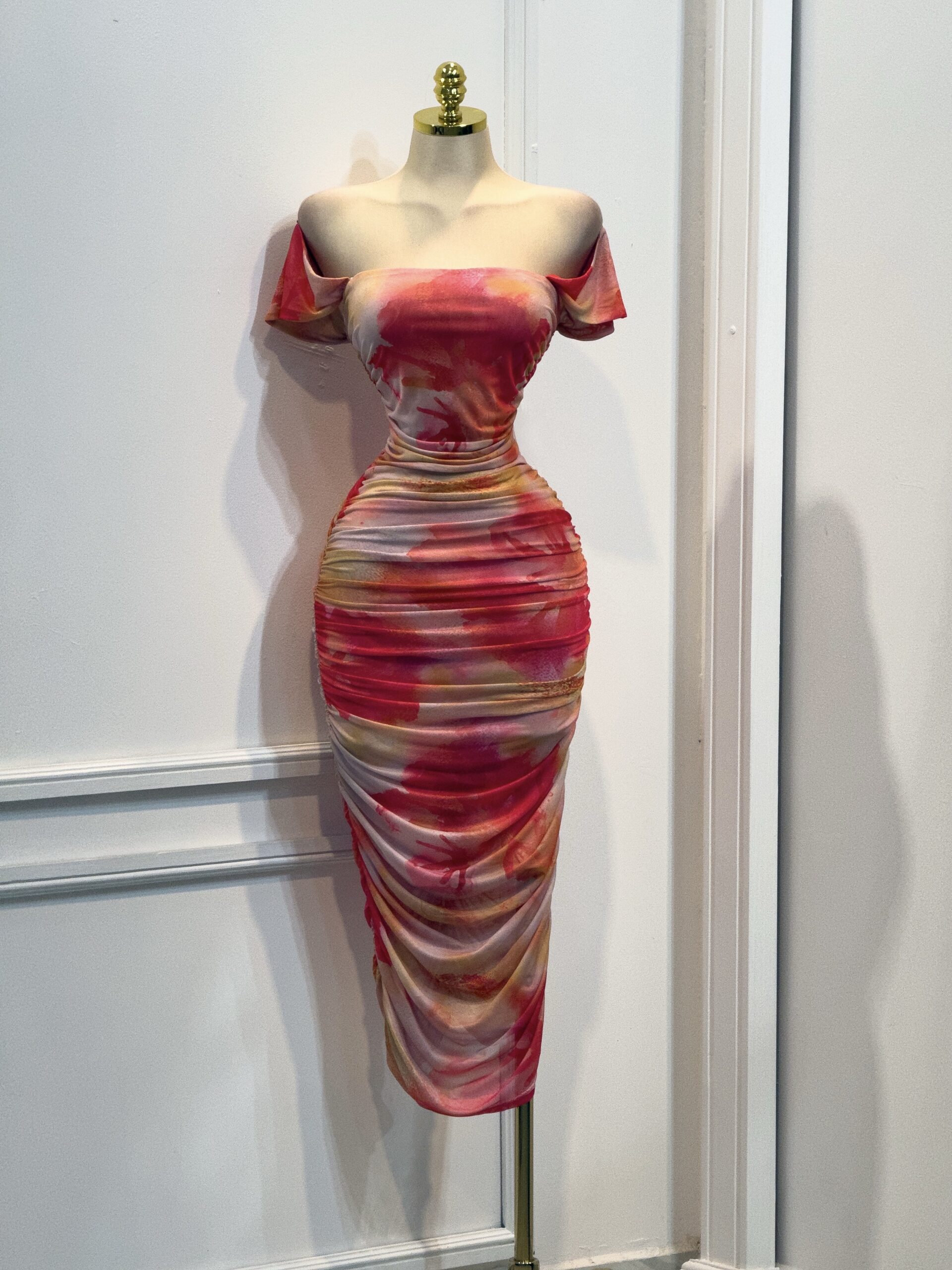 Vestido Estampado Naranja Con Escote Bardot Y Falda Drapeada - Image 4