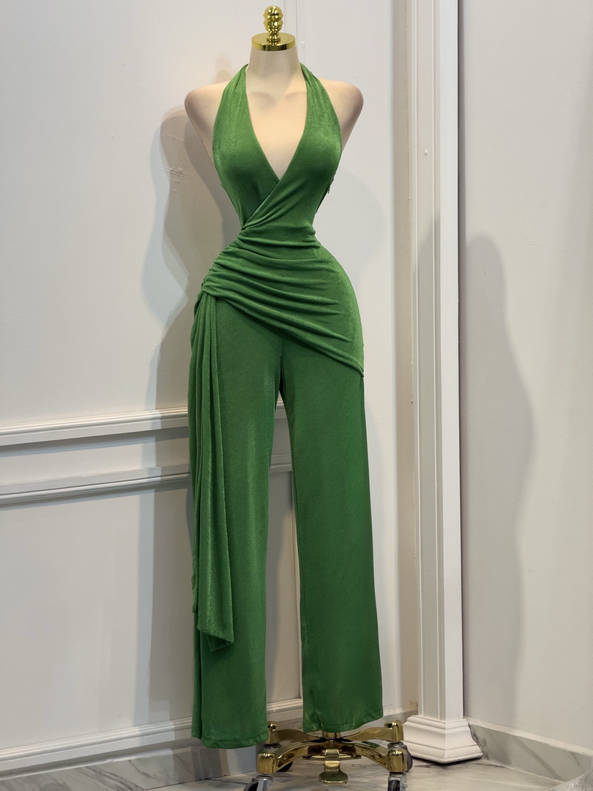 Palazzo Verde Elegante Con Escote Halter Y Pantalón Palazzo - Image 4