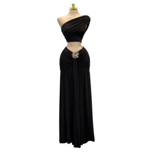 Conjunto Negro Elegante Con Top Asimétrico Y Falda Larga Con Broche