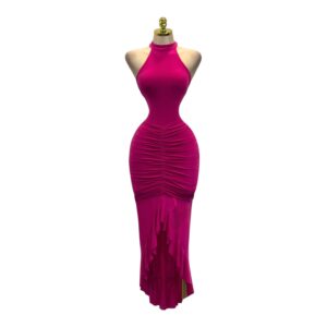 Vestido Fucsia Ajustado Con Cuello Halter Y Falda Con Volante
