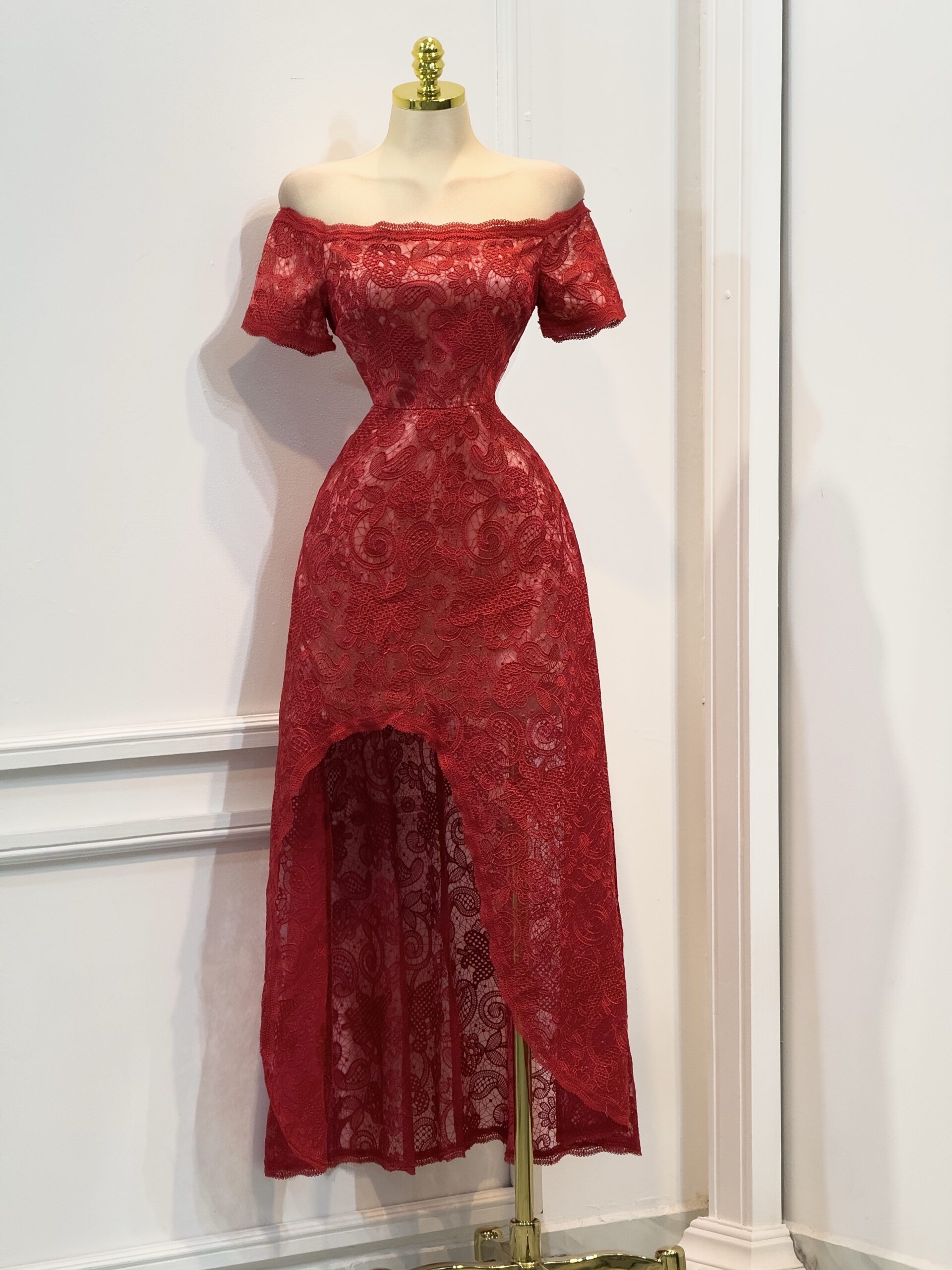 Vestido Rojo De Encaje - Image 4