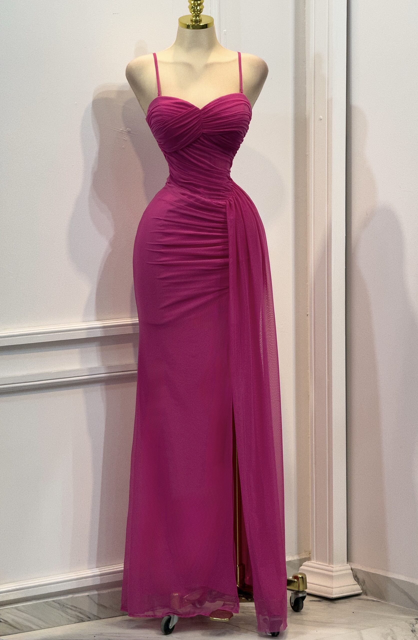 Vestido Fucsia Drapeado De Licra - Image 4
