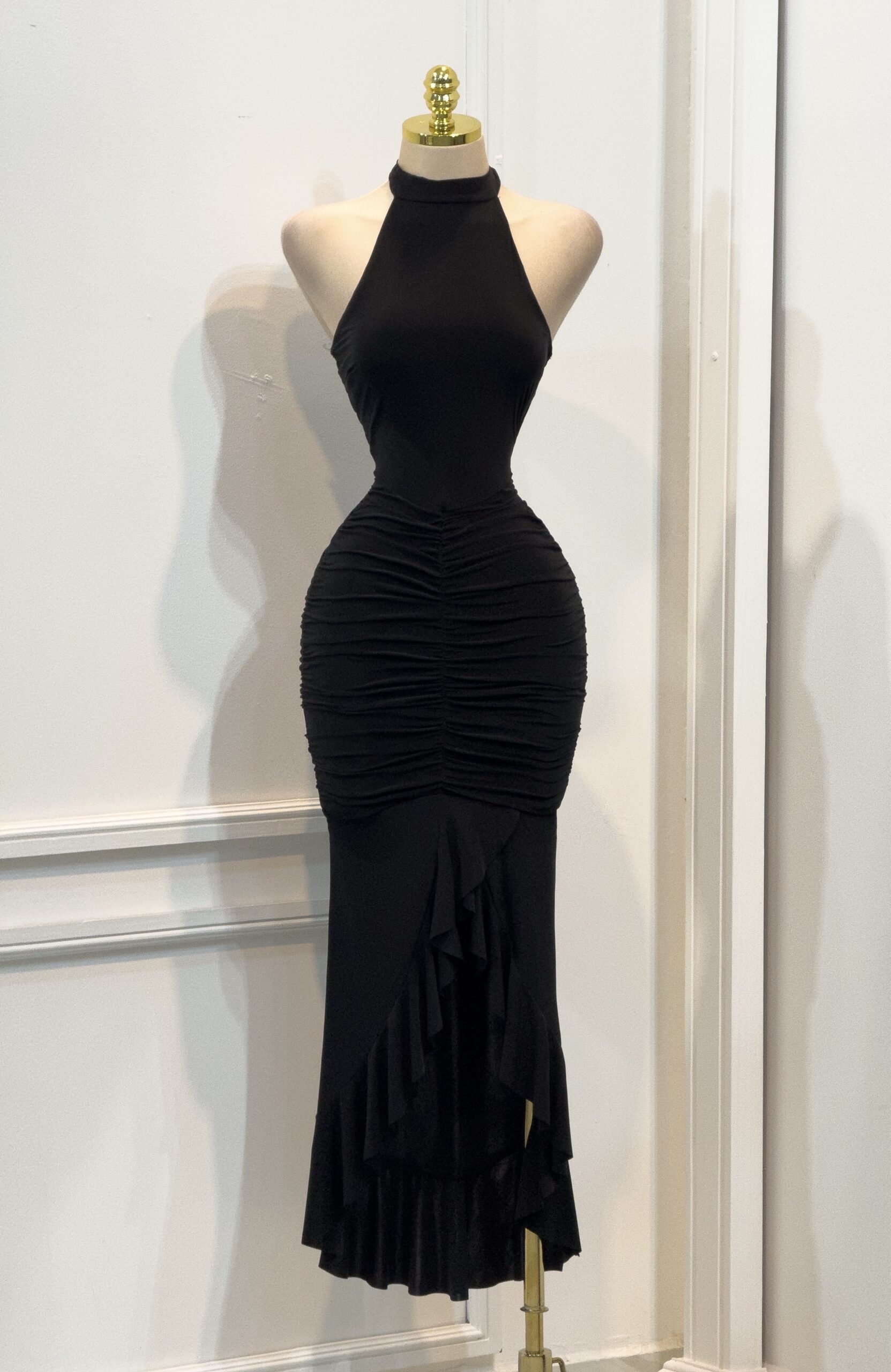 Vestido Negro Halter Sirena Drapeado - Image 4