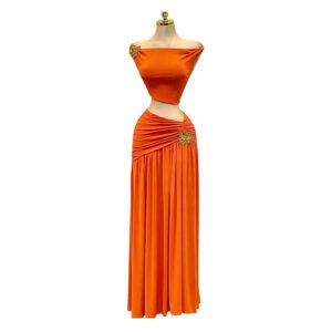 Conjunto Naranja Con Corte Asimétrico Y Falda Fluida Drapada