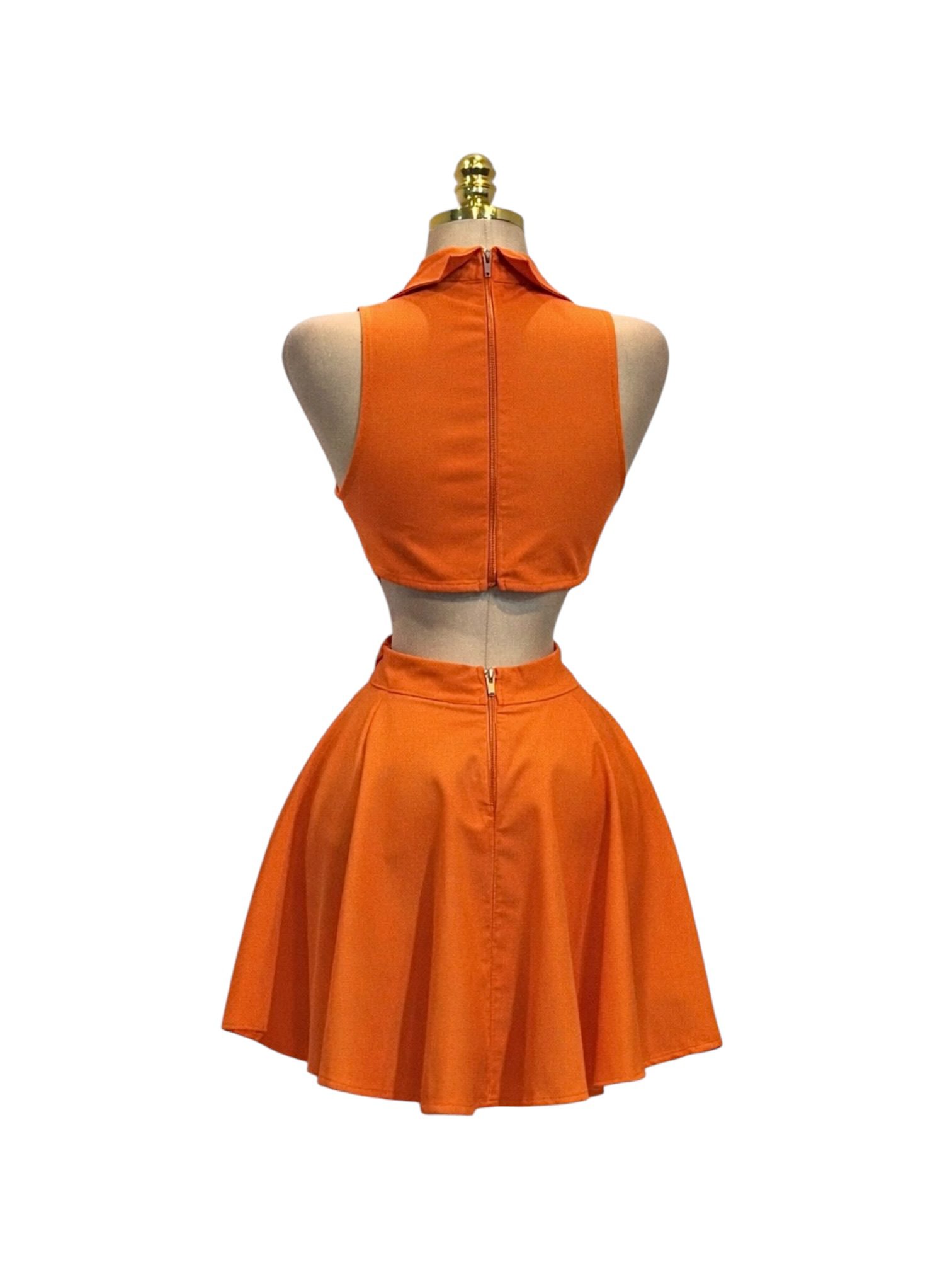 Vestido Corto Naranja Con Botones Dorados Y Falda Acampanada - Image 3