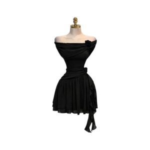 Vestido Corto Negro Con Drapado Y Falda En Capas