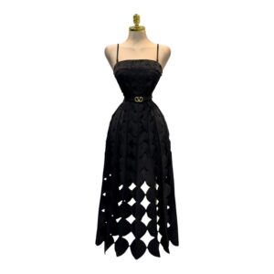 Vestido Midi Negro Con Tirantes Y Corte Láser Con Cinturón Elegante