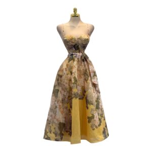 Vestido Amarillo Floral Con Falda Amplia Y Cintura Definida Romántico