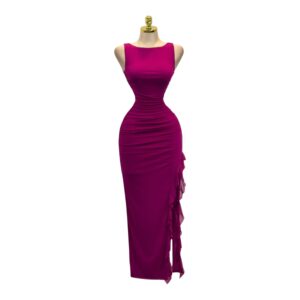 Vestido Magenta Ajustado Con Fruncido Y Olanes Laterales