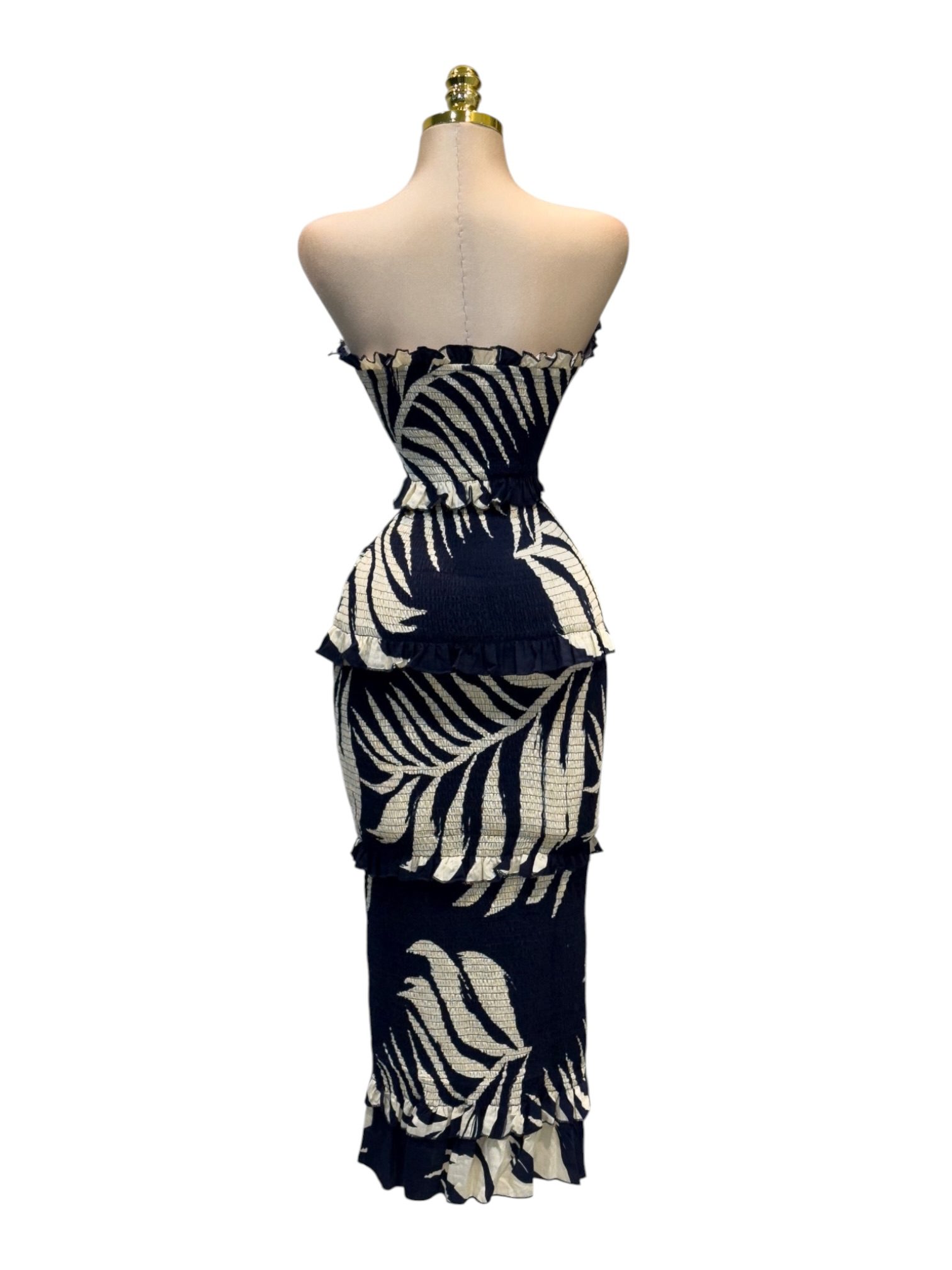 Vestido Strapless Estampado Blanco Y Negro Con Volantes Modernos - Image 3