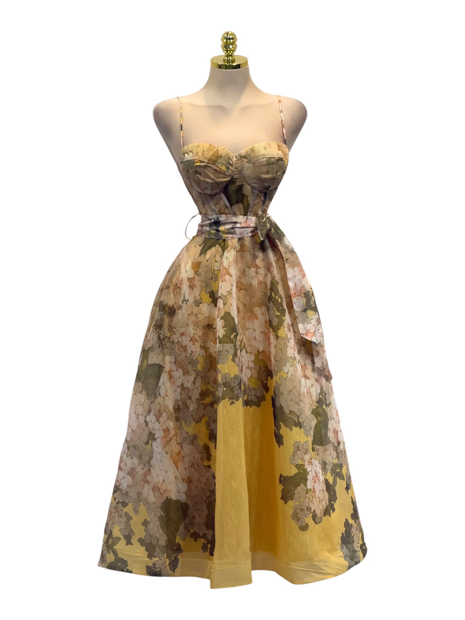 Vestido Amarillo Floral Con Falda Amplia Y Cintura Definida Romántico - Image 2