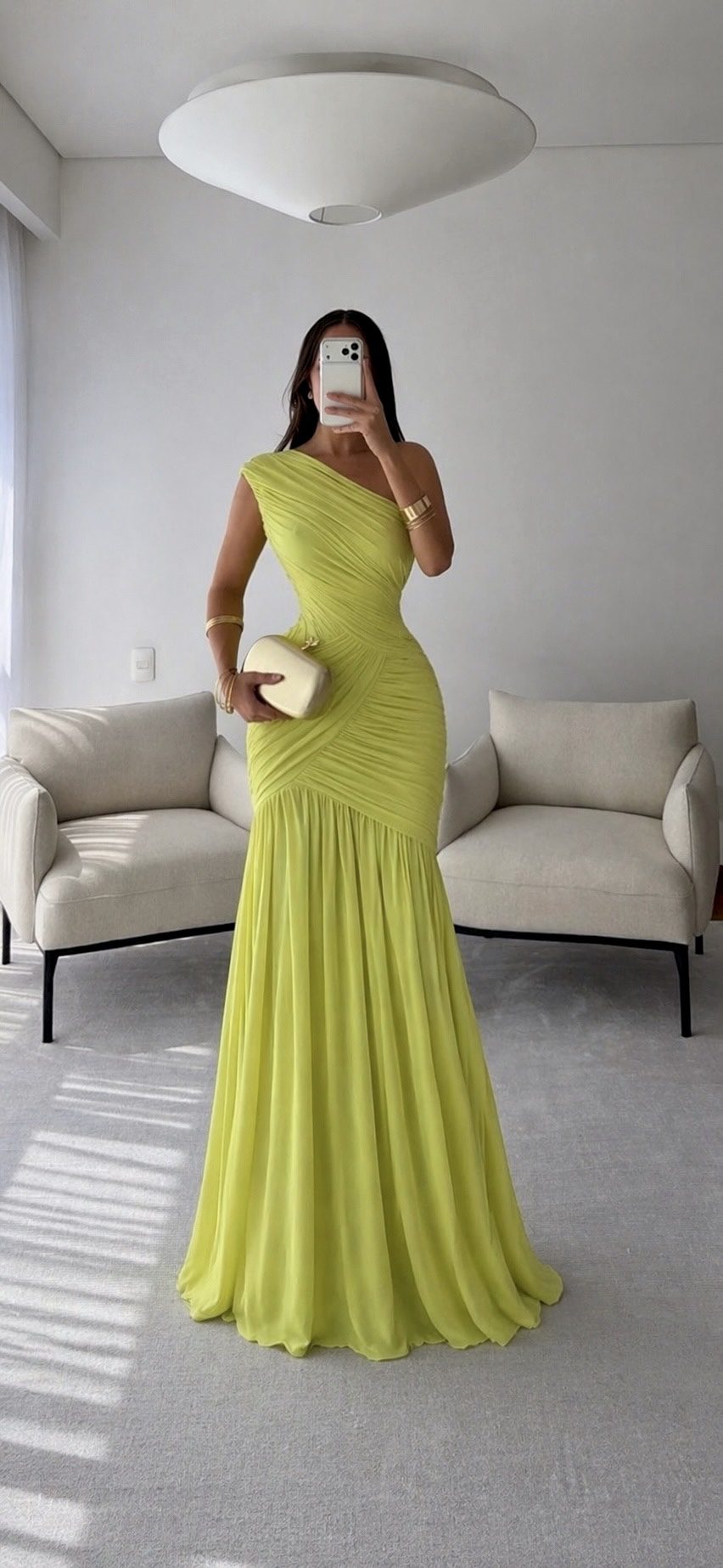 Vestido Verde Lima De Un Hombro Con Drapeado Elegante - Image 4