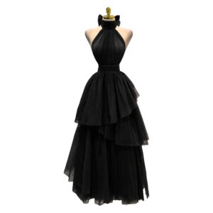 Vestido Negro De Tul Con Cuello Halter Y Falda Voluminosa