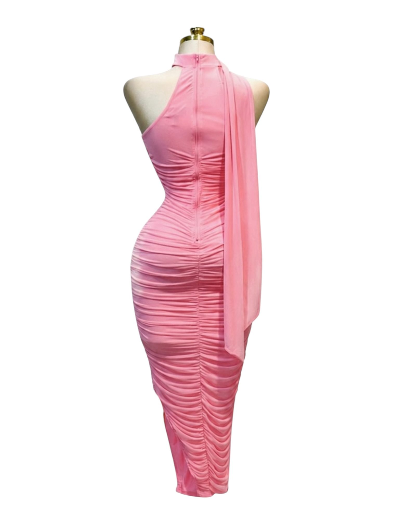 Vestido Midi Rosa Con Cuello Halter Y Drapeado Ajustado - Image 3