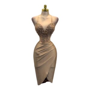Vestido Corto Champagne Con Corset De Pedrería Y Perlas