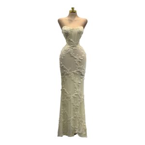Vestido Marfil Strapless Con Bordado Floral Romántico
